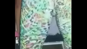 Casadinha safada vai malhar com a bucetinha molhada e deixa personal louco