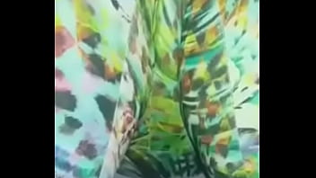 Casadinha safada vai malhar com a bucetinha molhada e deixa personal louco