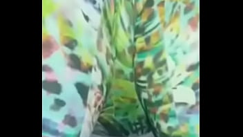 Casadinha safada vai malhar com a bucetinha molhada e deixa personal louco