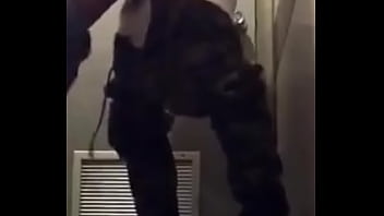 Me Cojo Un Extranjero En Baño Público thumbnail