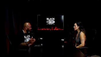 Acha legal estar com mulheres apesar de ser hétero e contou sobre o formato do teste de fidelidade taluane boom watch sheer red