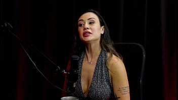 Acha legal estar com mulheres apesar de ser hétero e contou sobre o formato do teste de fidelidade taluane boom watch sheer red