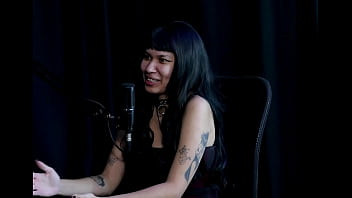 Respondeu em quem ela mama senta ou passa não sente muita dor quer ter reconhecimento e a família que a julgava indiazinha watch sheer red