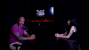 Respondeu em quem ela mama senta ou passa não sente muita dor quer ter reconhecimento e a família que a julgava indiazinha watch sheer red