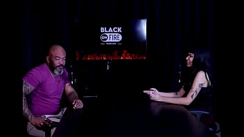 Respondeu em quem ela mama senta ou passa não sente muita dor quer ter reconhecimento e a família que a julgava indiazinha watch sheer red