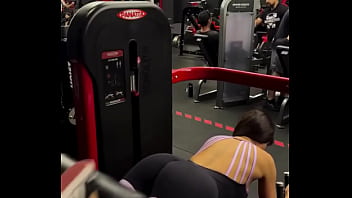 Um pouco do treino de ontem amo ver a reação dos homens quando eu to treinando eles ficam desorientadostentando