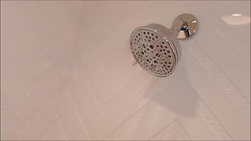 Housekeeper was turned on when she seen my dick by mistake