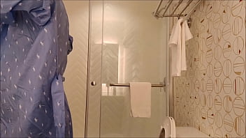 Housekeeper was turned on when she seen my dick by mistake