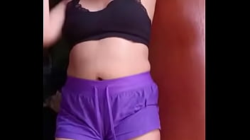 Muy guapa con enorme trasero y ricas piernas Muy guapa con enorme trasero y ricas piernas