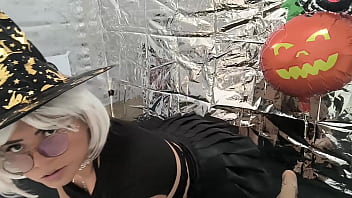 Let everyone know this halloween my pussy itches and i want to fuck