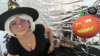 Let everyone know this halloween my pussy itches and i want to fuck