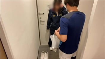 後輩の女子マネージャーとのお家デートに我慢出来なくなり手を出してしまう先輩