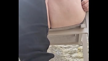 Mmmmmmm quel plaisir d'être habillée en salope en publique