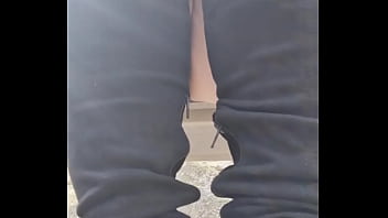 Mmmmmmm quel plaisir d'être habillée en salope en publique