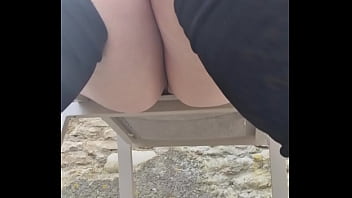 Mmmmmmm quel plaisir d'être habillée en salope en publique