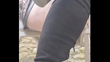 Mmmmmmm quel plaisir d'être habillée en salope en publique