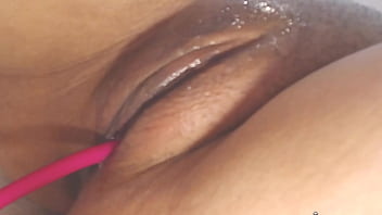 Velho nerd chupando a novinha bucetuda