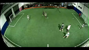 Pelado garcha a pija pelada a un boludo contorsionista