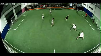 Pelado garcha a pija pelada a un boludo contorsionista