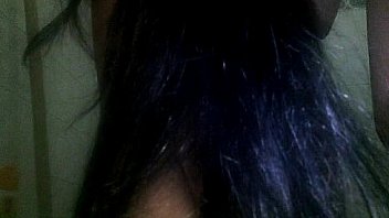 Mi hermana se graba bañando