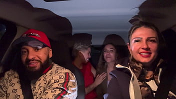 Uber Mulher Pega Um Casal De Lésbica No Aeroporto De Guarulhos E Acabam Fazendo A Maior Putaria Dentro Do Carro Todos Se Chupando E Se Melando thumbnail