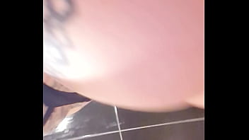 Promenons nous dans les bois tant que le loup n 'y est pas