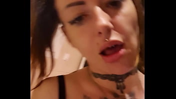 Promenons nous dans les bois tant que le loup n 'y est pas