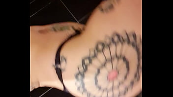 Promenons nous dans les bois tant que le loup n 'y est pas