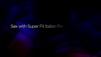 Italian pornstar with huge ass agreed to fuck me on my vacation