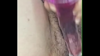 La esposa de mi vecino es muy caliente chorrea sin parar