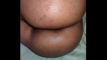 Con 18 años y ese culo tan enorme es perfecta para el anal