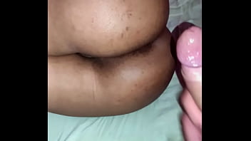 Con 18 años y ese culo tan enorme es perfecta para el anal