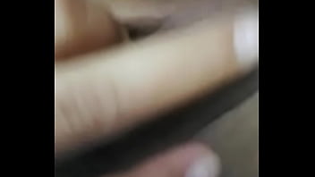 Linda rubia se masturba esperando ser penetrada