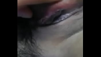 Linda rubia se masturba esperando ser penetrada