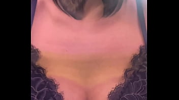 Fiquei com muito tesão na academia treinando que acabei indo pro banheiro manjar e gozar gostoso