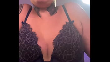 Fiquei com muito tesão na academia treinando que acabei indo pro banheiro manjar e gozar gostoso