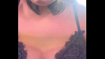 Fiquei com muito tesão na academia treinando que acabei indo pro banheiro manjar e gozar gostoso