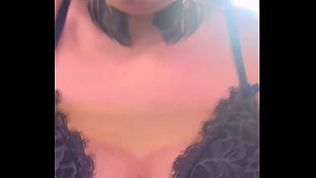 Fiquei com muito tesão na academia treinando que acabei indo pro banheiro manjar e gozar gostoso