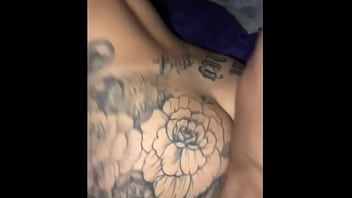 Comi bem gostoso enquanto o namorado corno filmava