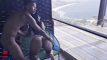 Amanda souza dando a xota no topo do vidigal joao o safado completo red