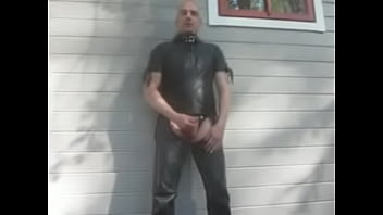 Kinky gay juha masturbates