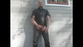 Kinky gay juha masturbates