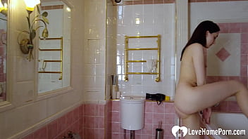 I showered my boddy and fingered my pussy on camera