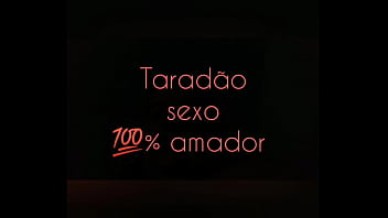 Socando e deixando a puta com o cuzinho arrombado