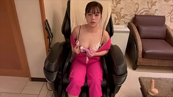マッサージ機を使ったらムラムラしてきてえっちなことしちゃいました