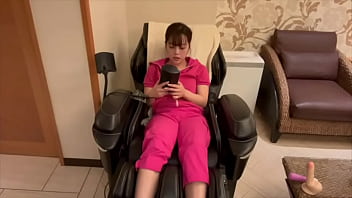 マッサージ機を使ったらムラムラしてきてえっちなことしちゃいました