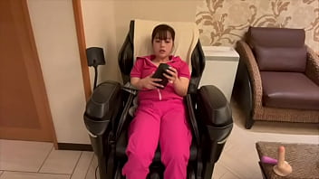 マッサージ機を使ったらムラムラしてきてえっちなことしちゃいました