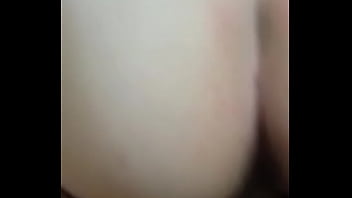 Namorada gostosa sentando de quatro sem camisinha