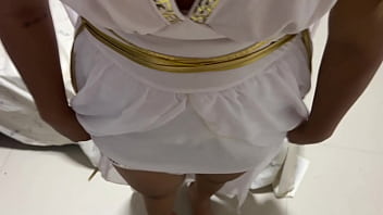 Hallowen día de brujas chica disfrazada de artemisa diosa del amor obtiene la polla de un desconocido a cambio de unos dulces