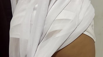 Hallowen día de brujas chica disfrazada de artemisa diosa del amor obtiene la polla de un desconocido a cambio de unos dulces